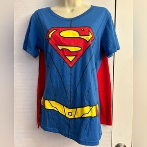 Superman women’s halloween T shirt costume with removable cape Sz-M. T12